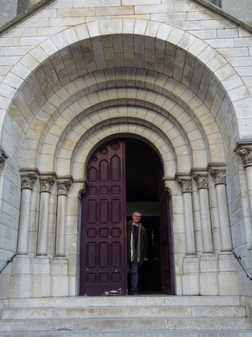 Entrée principale de l'église Saint Marceau